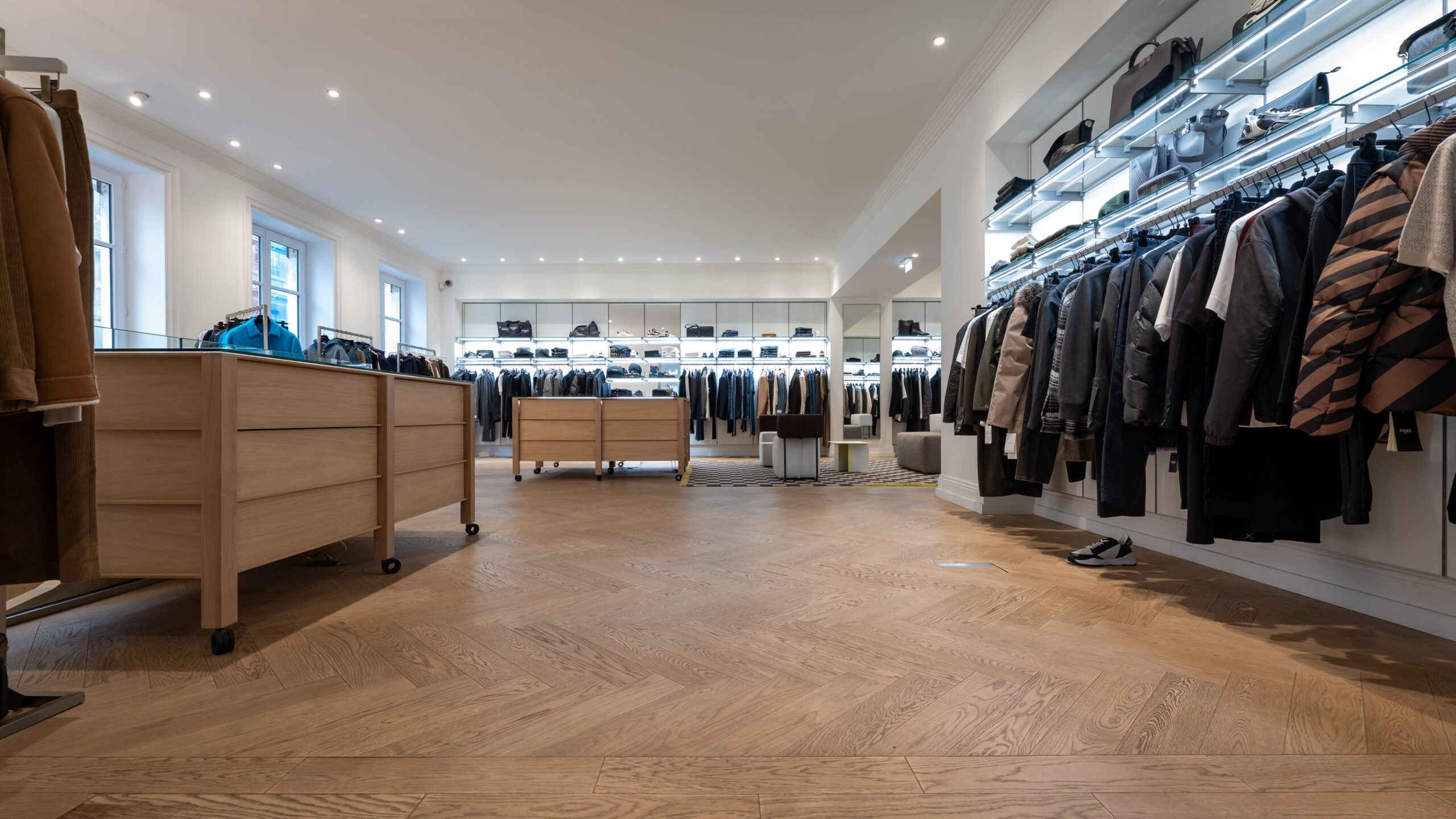 Photos parquet chêne bâton rompu, verni bois brut, dans le magasin Graphiti (Lyon)